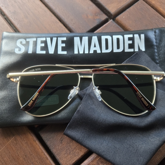 Steve Madden Gold Aviator Sunglasses - Picture 2 of 5
